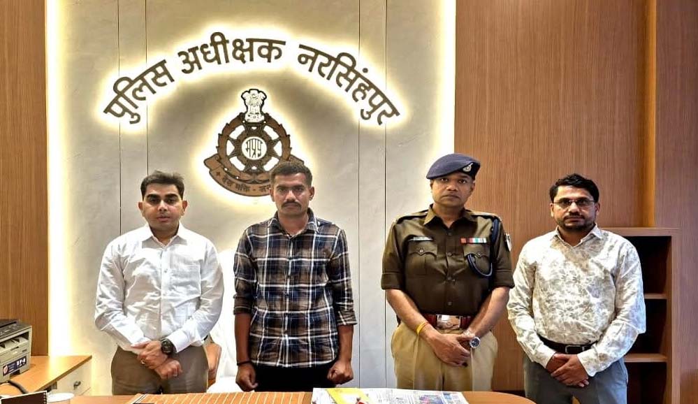 शहीद निरीक्षक आशीष शर्मा के भाई अंकित को मिली एसआई पद पर नियुक्ति शहीद निरीक्षक आशीष शर्मा के भाई अंकित को मिली एसआई पद पर नियुक्ति