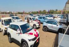 Ujjain Vikram Vyapar Mela 2026 में लग्जरी कारों की मांग आसमान पर, BMW, मर्सिडीज और जैगवार को मिली 50% टैक्स छूट