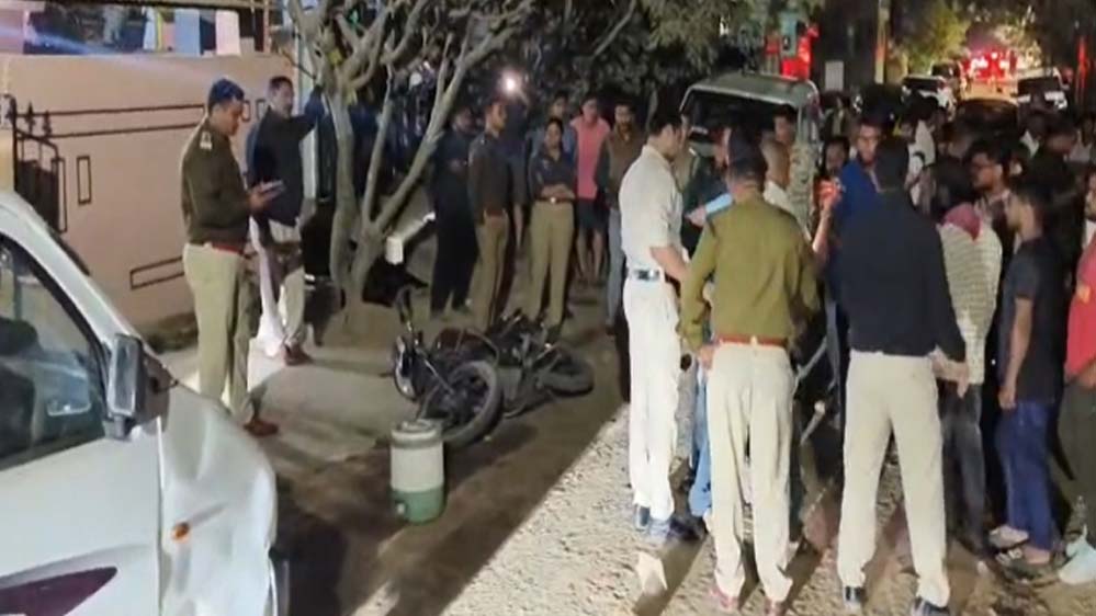 बिलासपुर में सराफा कारोबारी से 3.35 करोड़ की लूट, VIDEO में कार टक्कर, पिस्टल और हथौड़े से हमला, 2KG सोना-कैश लेकर फरार