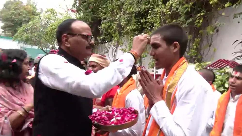 शंकराचार्य विवाद के बीच डिप्टी सीएम ब्रजेश पाठक का बड़ा कदम, 101 बटुकों का सम्मान कर दिया संदेश