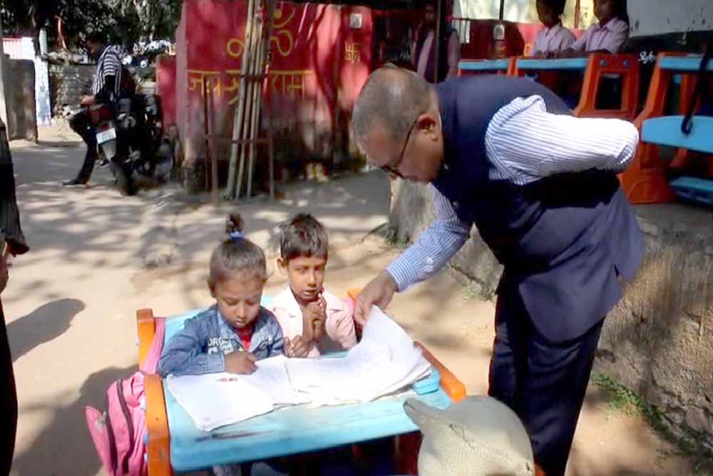 चूहे ने कॉपी खा ली” कहने पर DC अजय नाथ झा ने दिखाई संवेदनशीलता, बच्चे के लिए उठाया खास कदम