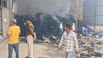 राइस मिल में भीषण आग, लाखों का धान और हजारों खाली बारदाने जलकर राख