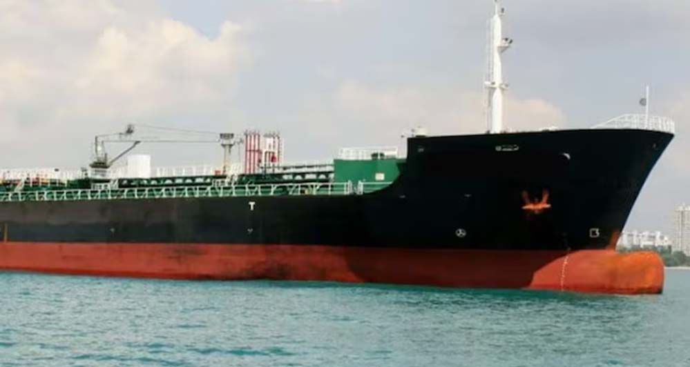 पाकिस्तान सीमा से गुपचुप छुपा ईरानी टैंकर, भारत में घुसते ही कोस्टगार्ड ने पकड़ी चालाकी