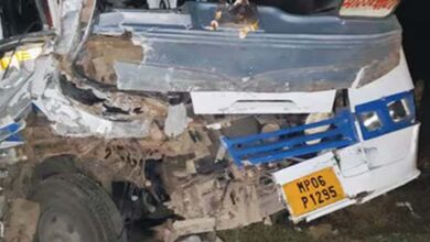 भिंड में दर्दनाक हादसा: बस और वन वाहन की भीषण टक्कर में 5 की मौत, 7 घायल भिंड में दर्दनाक हादसा: बस और वन वाहन की भीषण टक्कर में 5 की मौत, 7 घायल