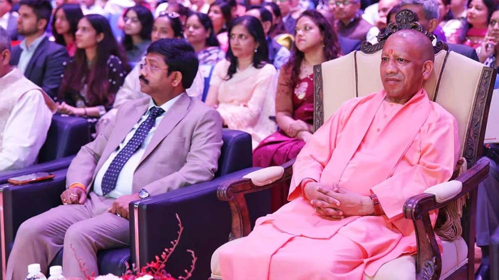 सिंगापुर में गूंजा नारा “योगी हैं तो यूपी है”