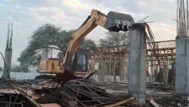 उज्जैन में शंकराचार्य मठ की 3 मंजिला बिल्डिंग पर चला बुलडोजर, सिंहस्थ 2028 से पहले अतिक्रमण हटाने की कार्रवाई