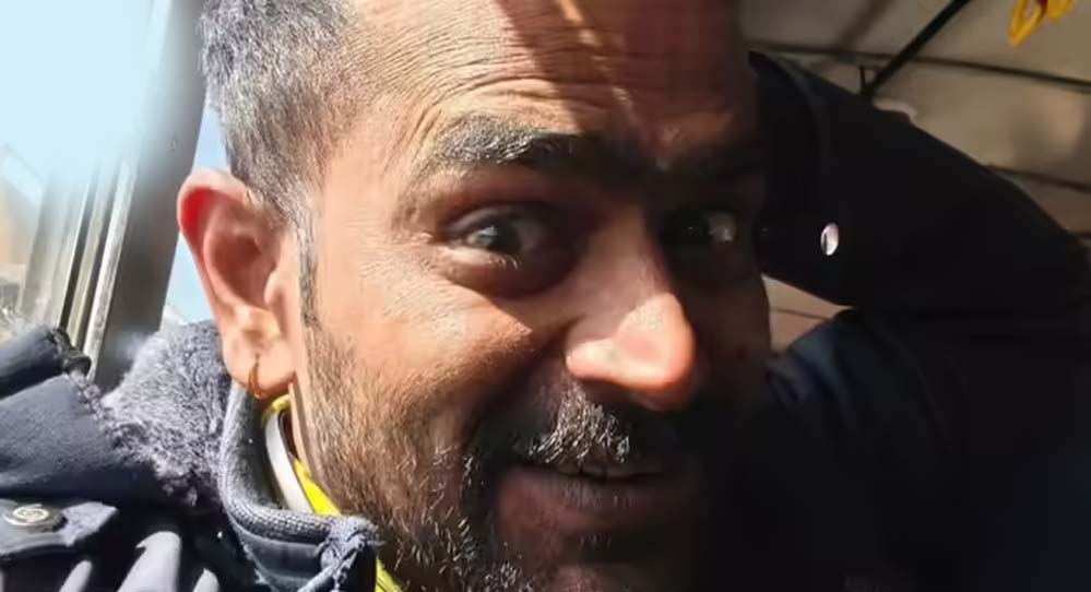 मुरैना पुलिस ने ब्लैकमेलर यूट्यूबर सपन सिंह जादौन को गिरफ्तार, आरटीओ अर्चना परिहार की शिकायत पर कार्रवाई मुरैना पुलिस ने ब्लैकमेलर यूट्यूबर सपन सिंह जादौन को गिरफ्तार, आरटीओ अर्चना परिहार की शिकायत पर कार्रवाई