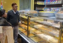 इंदौर में होली से पहले बड़ा निरीक्षण, मिठाई-डेयरी दुकानों से 38 सैंपल लिए गए