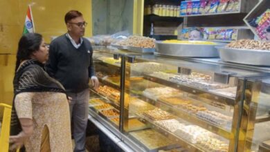 इंदौर में होली से पहले बड़ा निरीक्षण, मिठाई-डेयरी दुकानों से 38 सैंपल लिए गए