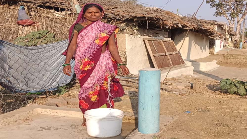 मुंगेली : विशेष लेख : जल जीवन मिशन: घर-घर नल कनेक्शन से 1135 ग्रामीणों को मिल रहा स्वच्छ पेयजल