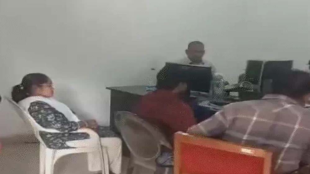 SBI महिला कैशियर ने उड़ाए 2.6 करोड़ रुपये, बैंक रिकॉर्ड में हेराफेरी कर गायब की रकम, 8 महीने बाद ACB ने पकड़ा