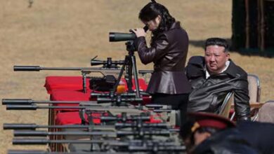 किम जोंग उन ने अधिकारियों को दीं स्नाइपर राइफल, बेटी को देखा निशाना लगाते हुए