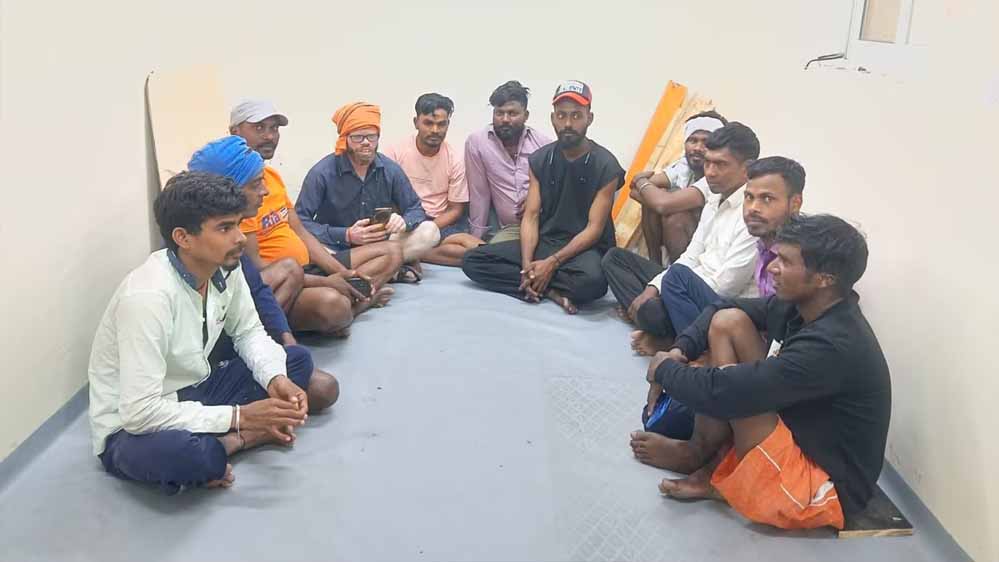 दुबई में फंसे 14 मजदूरों का रोना: सैलरी नहीं मिली, 2 दिन से भूखे, पासपोर्ट भी किया गया जमा