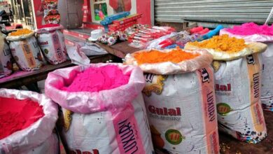 होली की मस्ती में सराबोर रांची, पिचकारी से लेकर हर्बल गुलाल तक रंग-बिरंगे बाजारों की रौनक