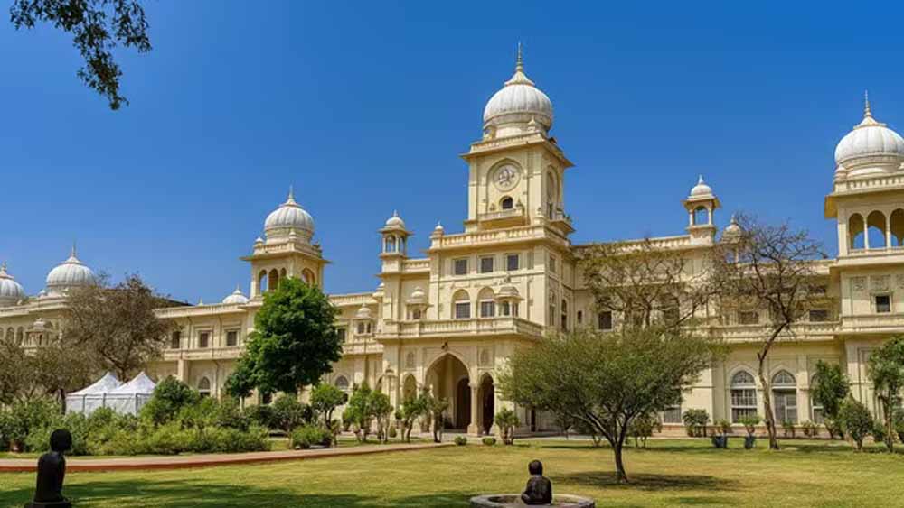 अब पंडित नहीं, यूनिवर्सिटी बताएगी भविष्य, लखनऊ विश्वविद्यालय देगा करियर और शादी की सलाह