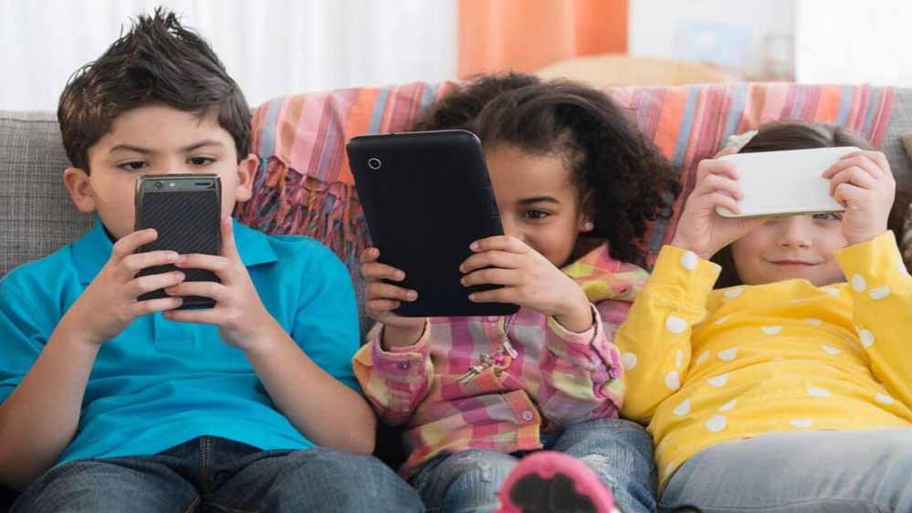 ऑस्ट्रेलिया के बाद यूरोप में सख्ती, स्पेन और ग्रीस में बच्चों के लिए सोशल मीडिया बैन की तैयारी