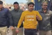 स्कूटी से छह किमी पीछा कर पुलिस ने सपा नेता को पकड़ा, इलाके में निकाला जुलूस, क्या हैं आरोप?