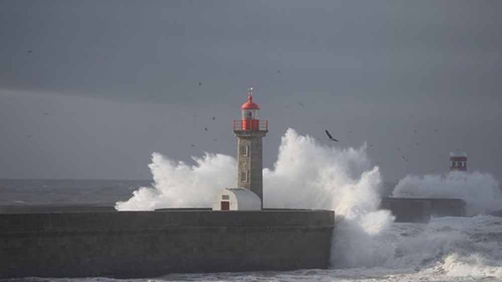 200 KMPH का बवंडर और 95 किलोमीटर की रफ्तार वाला तूफान, मूसलधार बारिश ने पुर्तगाल में मचाई तबाही, 11 की मौत