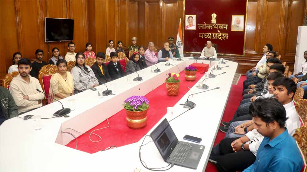 राज्यपाल पटेल बच्चों के साथ “परीक्षा पे चर्चा” कार्यक्रम में हुए शामिल राज्यपाल पटेल बच्चों के साथ “परीक्षा पे चर्चा” कार्यक्रम में हुए शामिल