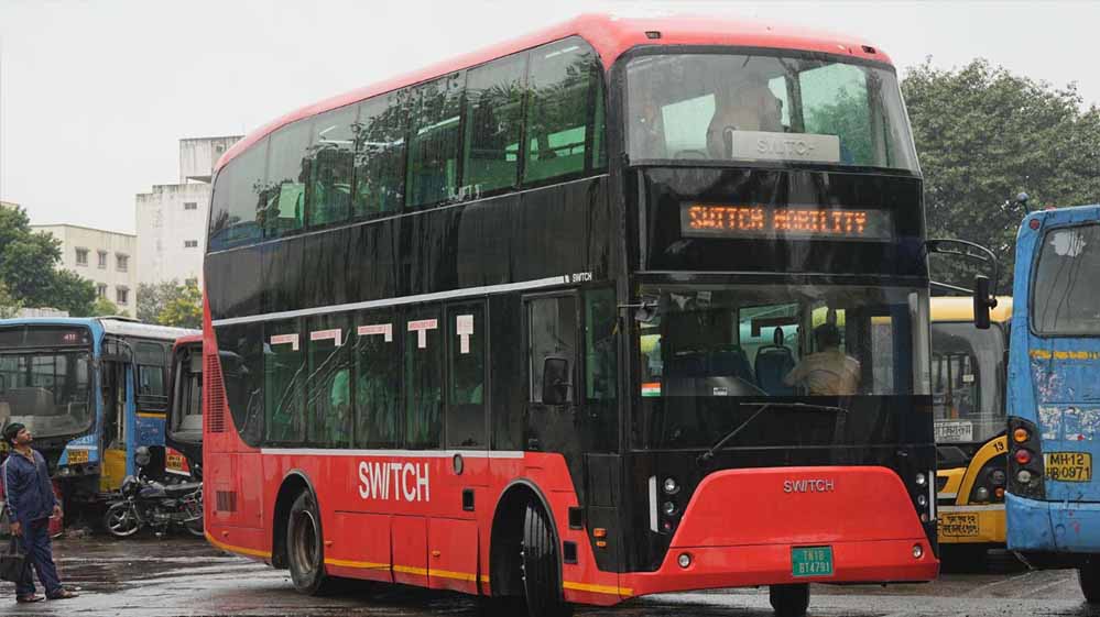37 साल बाद दिल्ली की सड़कों पर फिर दौड़ेंगी डबल डेकर बसें, रूट और किराया जानें 37 साल बाद दिल्ली की सड़कों पर फिर दौड़ेंगी डबल डेकर बसें, रूट और किराया जानें