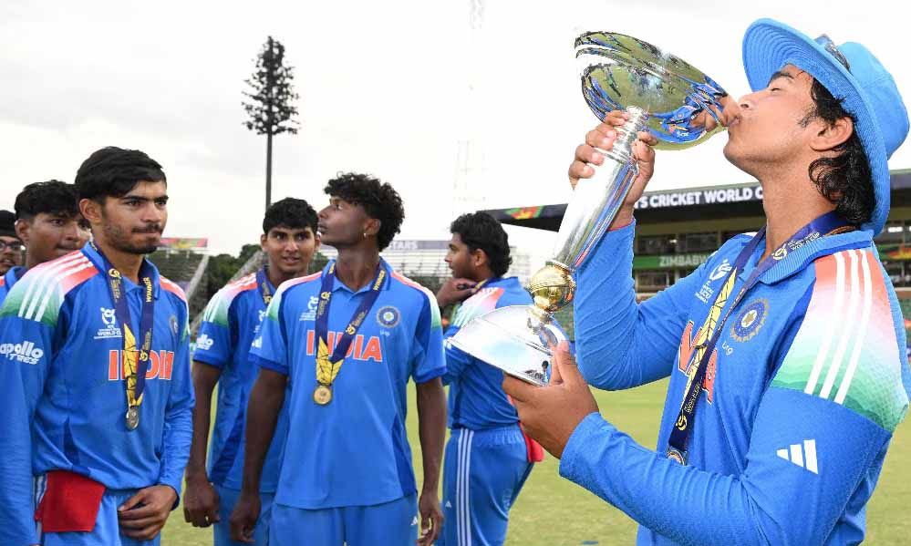 चैम्पियन टीम इंडिया को 7.5 करोड़ का इनाम, BCCI ने इंग्लैंड को हराकर अंडर-19 वर्ल्ड कप जीतने पर दिया तोहफा चैम्पियन टीम इंडिया को 7.5 करोड़ का इनाम, BCCI ने इंग्लैंड को हराकर अंडर-19 वर्ल्ड कप जीतने पर दिया तोहफा