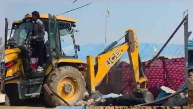 बरेली में मस्जिद पर चला बुलडोजर, कोर्ट के आदेश पर ढहाए गए अवैध निर्माण, पुलिस फोर्स की तैनाती