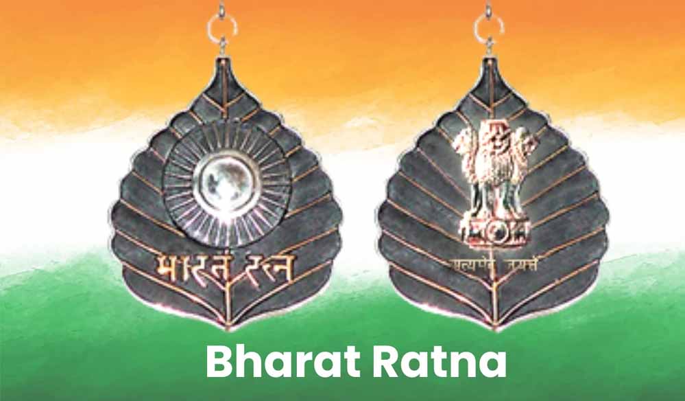 सावरकर को भारत रत्न की मांग पर गरमाई सियासत, विपक्षी नेताओं ने किया पलटवार सावरकर को भारत रत्न की मांग पर गरमाई सियासत, विपक्षी नेताओं ने किया पलटवार