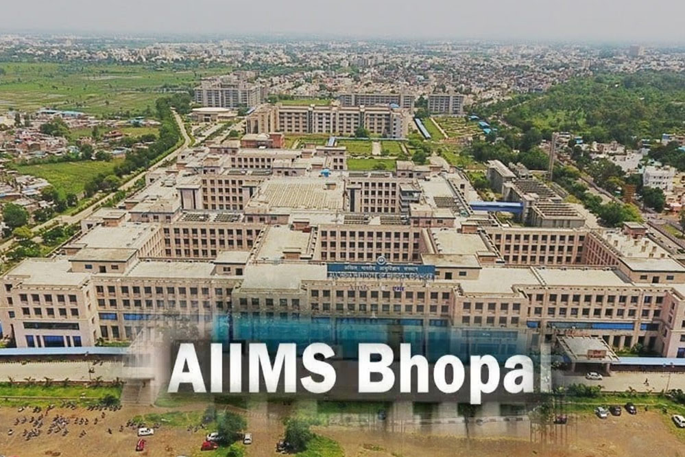 एम्स भोपाल ने किया कमाल! डॉक्टरों ने ‘होल लंग्स लैवेज’ जैसी जटिल प्रक्रिया से मरीज को बचाया एम्स भोपाल ने किया कमाल! डॉक्टरों ने ‘होल लंग्स लैवेज’ जैसी जटिल प्रक्रिया से मरीज को बचाया
