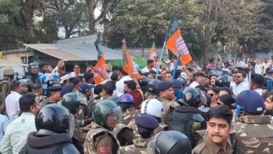 MP में सियासी घमासान: पुतला दहन के बाद भाजपा-कांग्रेस कार्यकर्ता आमने-सामने, थाने का घेराव MP में सियासी घमासान: पुतला दहन के बाद भाजपा-कांग्रेस कार्यकर्ता आमने-सामने, थाने का घेराव