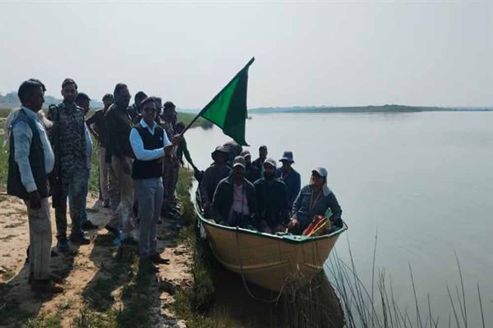 चंबल नदी जलीय जीव एवं पक्षियों की वार्षिक गणना के लिए सर्वेक्षण दल हुआ रवाना