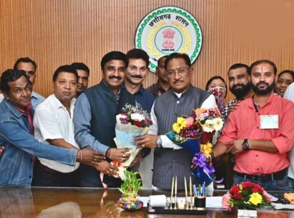 बजट में कैशलेस चिकित्सा सुविधा की घोषणा, CM साय का कर्मचारी-अधिकारी फेडरेशन ने किया अभिनन्दन