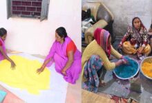 प्राकृतिक रंगों से चमकेगी होली, स्व सहायता समूह की महिलाएं बना रहीं प्राकृतिक गुलाल