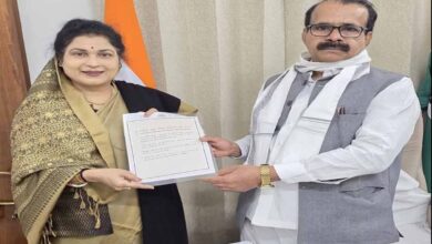 केंद्रीय राज्यमंत्री कुरियन से राज्यमंत्री कृष्णा गौर ने की भेंट केंद्रीय राज्यमंत्री कुरियन से राज्यमंत्री कृष्णा गौर ने की भेंट