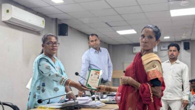 जनदर्शन में मिली त्वरित राहत: लगनी बाई को मिला राशन कार्ड जनदर्शन में मिली त्वरित राहत: लगनी बाई को मिला राशन कार्ड