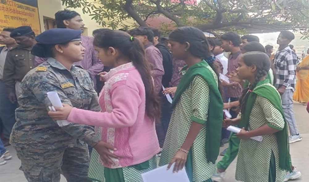 धनबाद में बोर्ड परीक्षा शुरू, केंद्रों पर कड़ी सुरक्षा व्यवस्था लागू
