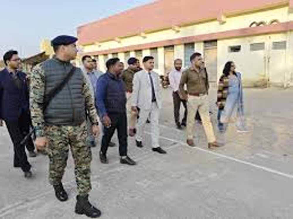 धनबाद के डीसी-एसपी ने किया निरीक्षण, डिस्पैच और रिसीविंग सेंटर की बारीकी से की जांच धनबाद के डीसी-एसपी ने किया निरीक्षण, डिस्पैच और रिसीविंग सेंटर की बारीकी से की जांच