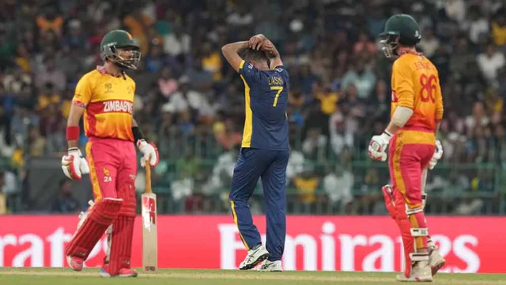 जिम्बाब्वे का एक और बड़ा उलटफेर, ऑस्ट्रेलिया के बाद श्रीलंका भी हुआ ढेर जिम्बाब्वे का एक और बड़ा उलटफेर, ऑस्ट्रेलिया के बाद श्रीलंका भी हुआ ढेर