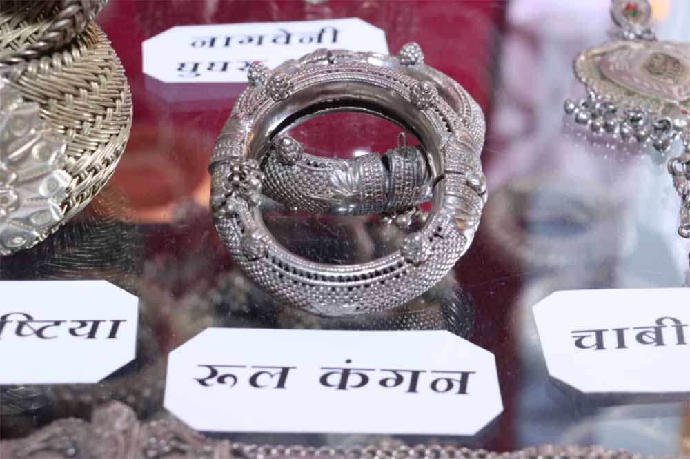 विरासत संजोने की जनजाति एवं लोक कला संस्कृति संस्थान की अनूठी पहल