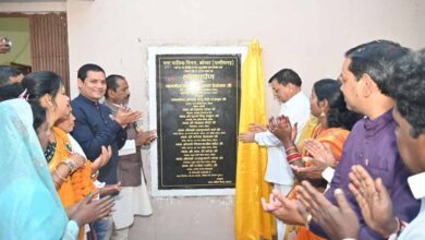 मुड़ापार हेलीपेड में नवनिर्मित सामुदायिक भवन का कैबिनेट मंत्री और महापौर ने फीता काटकर किया लोकार्पण