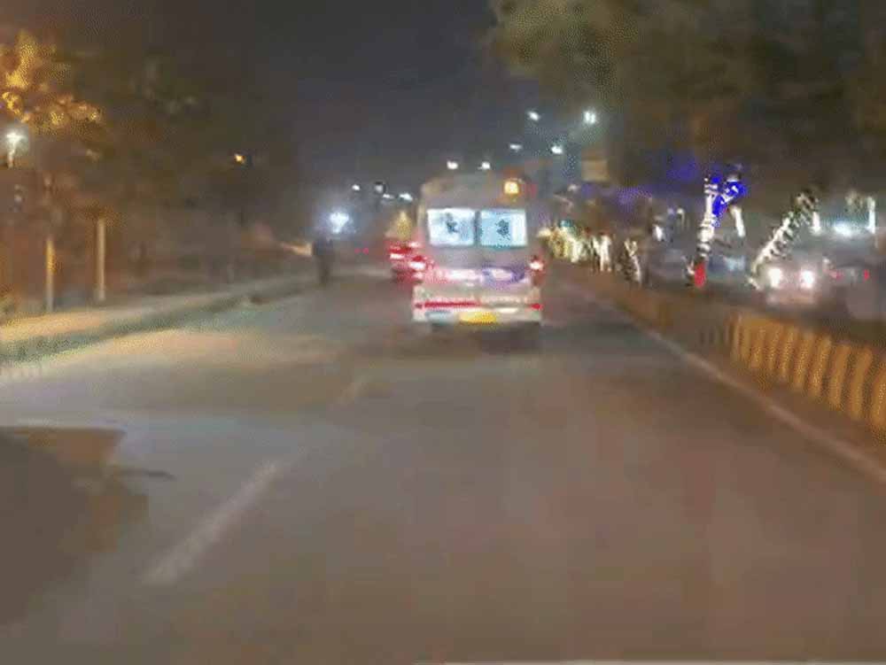 ग्वालियर मेडिकल सोल्लगे के इंटर्न छात्र को आया दिल का दौरा, जेएएच से ग्रीन कॉरिडोर बनाकर पुरानी छावनी तक पहुंचाया ग्वालियर मेडिकल सोल्लगे के इंटर्न छात्र को आया दिल का दौरा, जेएएच से ग्रीन कॉरिडोर बनाकर पुरानी छावनी तक पहुंचाया