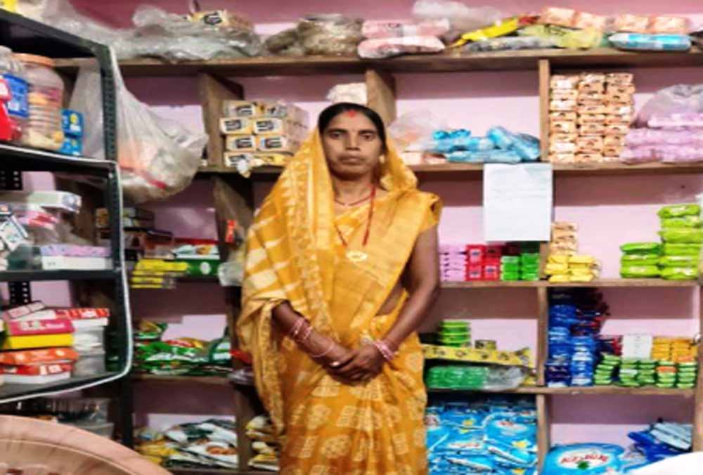 मीना बनीं महिला सशक्तिकरण की मिसाल बलरामपुर मीना बनीं महिला सशक्तिकरण की मिसाल बलरामपुर