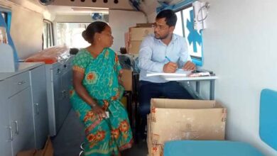 अब जंगल-पहाड़ नहीं बनेंगे बाधा, जनमन योजना से आदिम जनजातियों को मिल रहा इलाज अब जंगल-पहाड़ नहीं बनेंगे बाधा, जनमन योजना से आदिम जनजातियों को मिल रहा इलाज