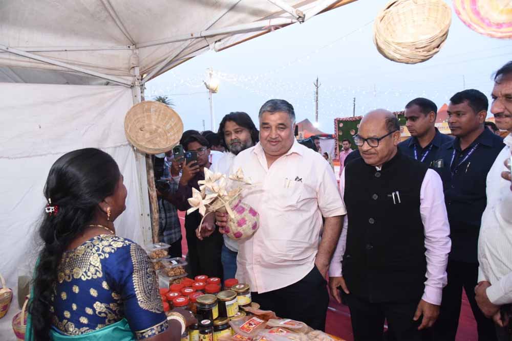 त्रिवेणी संगम पर राजिम कुंभ कल्प 2026 की तैयारियां, मंत्री राजेश अग्रवाल ने संतों से संवाद किया