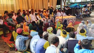 लीलाटोला में शराब दुकान हटाने को लेकर जोरदार धरना प्रदर्शन, ग्रामीणों में आक्रोश