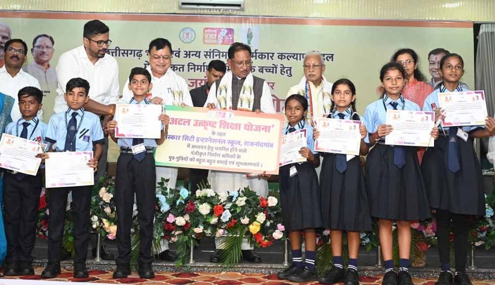 मेहनत की चमक, सरकारी सहारे से उड़ान: श्रमिक की बेटी डिंपल कश्यप का संस्कार सिटी स्कूल में सुनहरा भविष्य