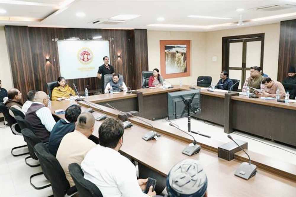 सड़क चौड़ीकरण के लिए किसानों की सहमति से भूमि होगी अधिग्रहीत: उप मुख्यमंत्री  शुक्ल