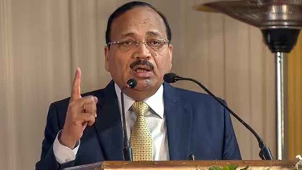 AI की ‘फर्जी दलीलें’ अदालत में! CJI सूर्यकांत बोले – ऐसे वकीलों पर होगी सख्त कार्रवाई AI की ‘फर्जी दलीलें’ अदालत में! CJI सूर्यकांत बोले – ऐसे वकीलों पर होगी सख्त कार्रवाई