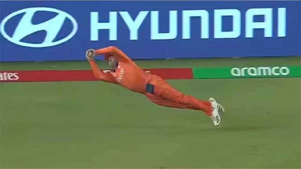41 की उम्र में वैन डेर का कमाल, हवा में उड़कर पकड़ा टूर्नामेंट का सबसे शानदार कैच