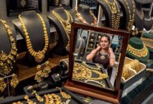 Gold Silver Rate Today: शादी के सीजन में सोना हुआ महंगा, चांदी खरीदने का है बेहतरीन मौका