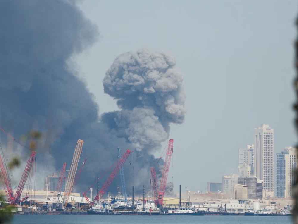 बहरीन से कतर तक ईरान का मिसाइल हमला, दुबई तक गूंजे धमाके